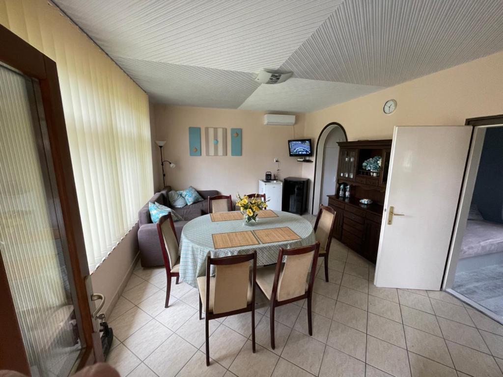 Agnes Nyaralohaz Villa Balatonmariafurdo Ngoại thất bức ảnh