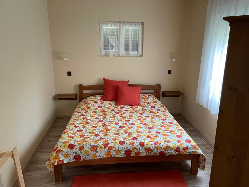 Agnes Nyaralohaz Villa Balatonmariafurdo Ngoại thất bức ảnh